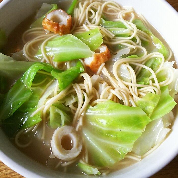 キャベツとちくわの豚骨ラーメン